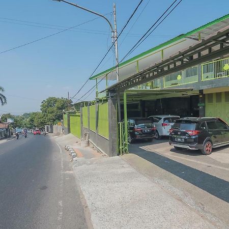 Reddoorz Syariah Near Museum Wisma Karya Subang Exterior photo