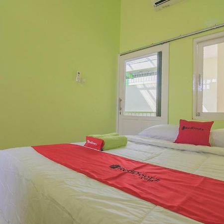 Reddoorz Syariah Near Museum Wisma Karya Subang Exterior photo