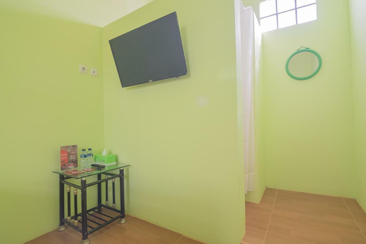 Reddoorz Syariah Near Museum Wisma Karya Subang Exterior photo