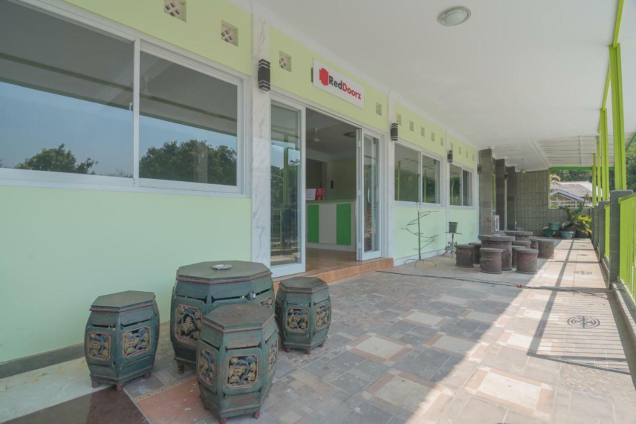 Reddoorz Syariah Near Museum Wisma Karya Subang Exterior photo
