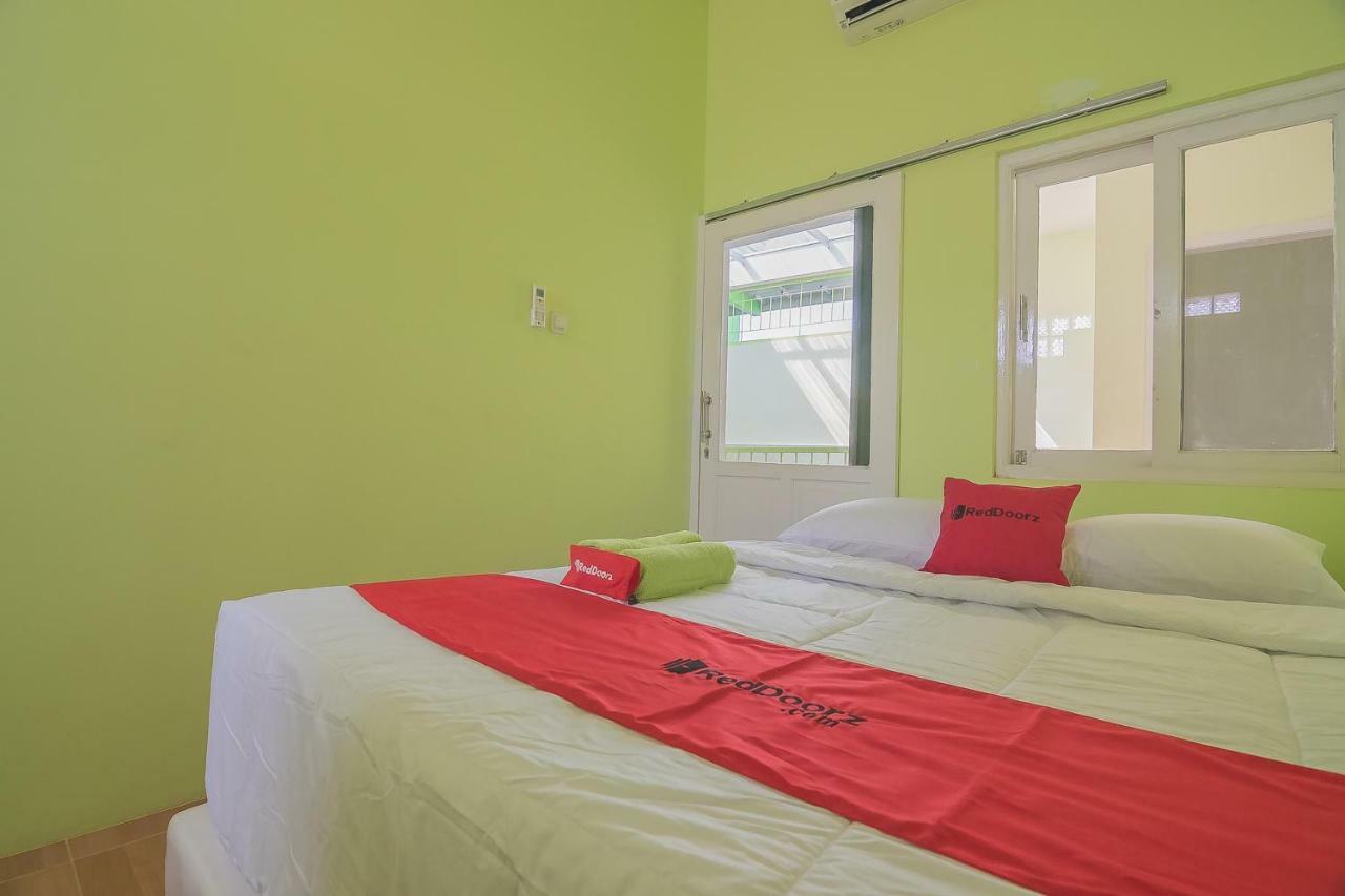 Reddoorz Syariah Near Museum Wisma Karya Subang Exterior photo