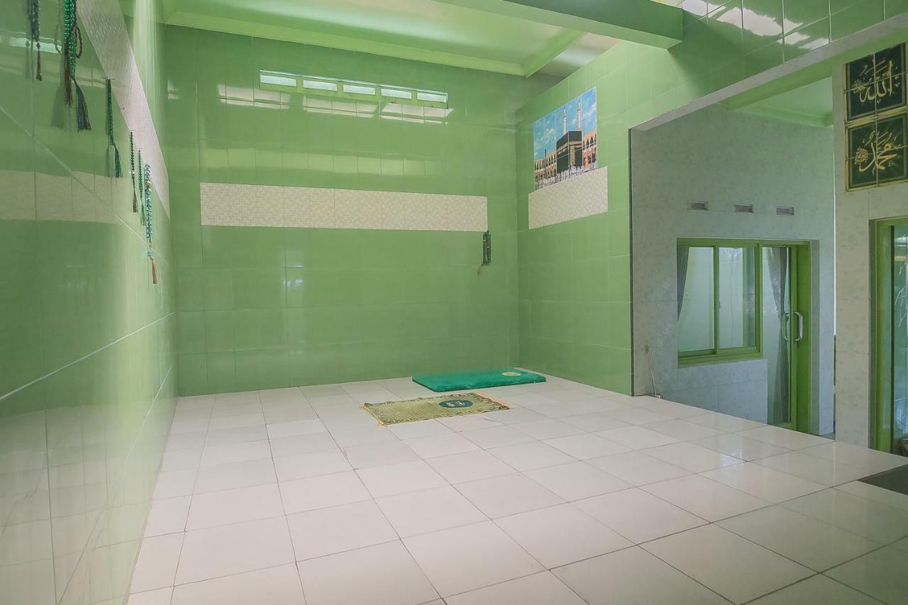 Reddoorz Syariah Near Museum Wisma Karya Subang Exterior photo