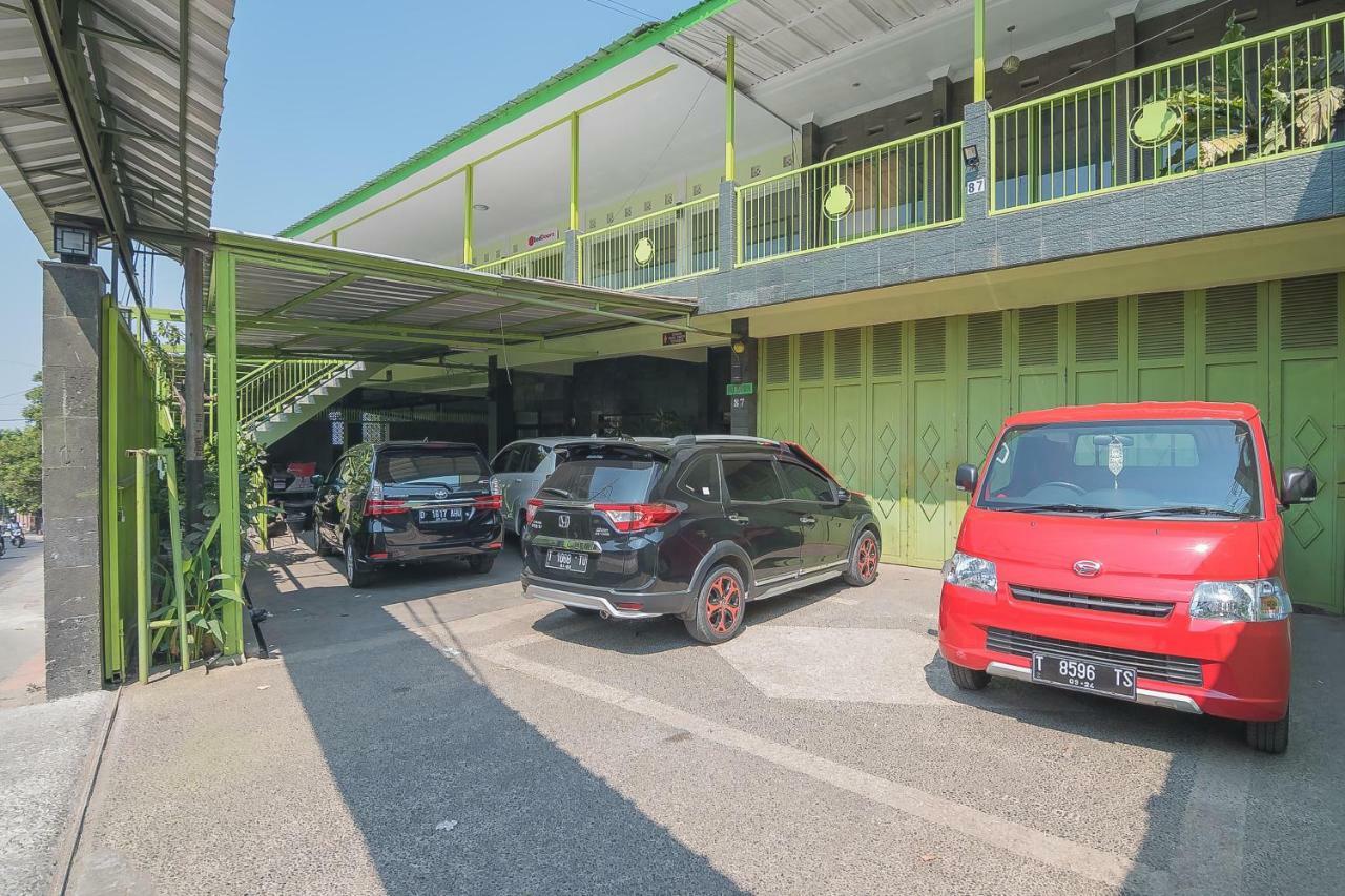 Reddoorz Syariah Near Museum Wisma Karya Subang Exterior photo
