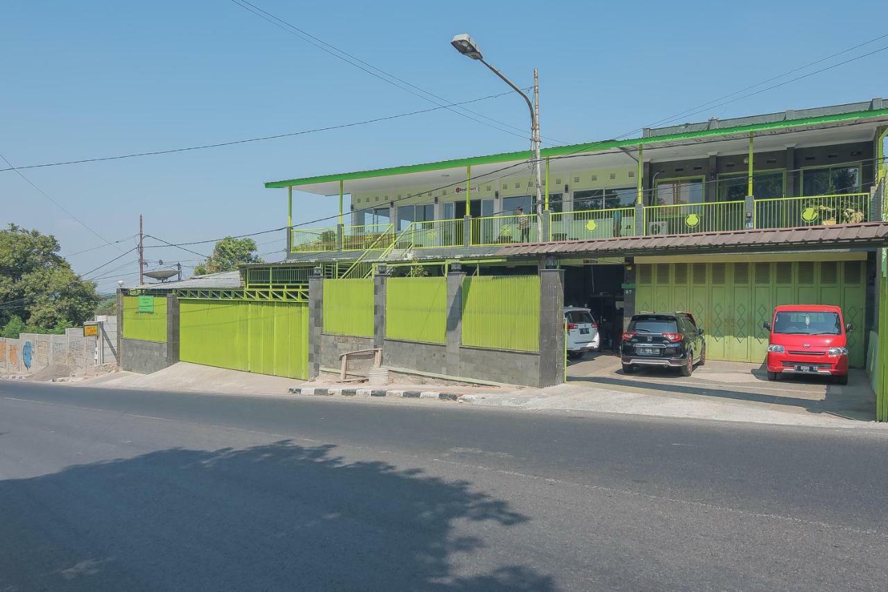 Reddoorz Syariah Near Museum Wisma Karya Subang Exterior photo